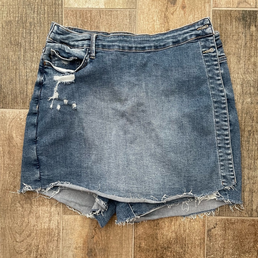 Judy Blue Denim Distressed Skort in Medium Blue